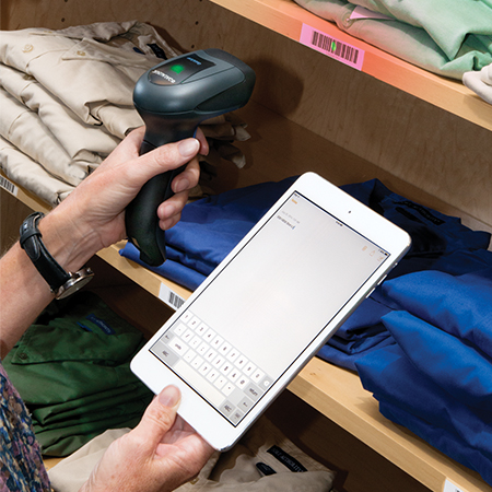 pla-qs-qbt2400-retail-with-tablet.jpg Datalogic QuickScan QBT2400